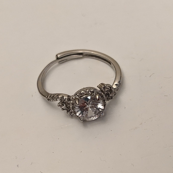 Adjustable ring - Picture 1 of 4